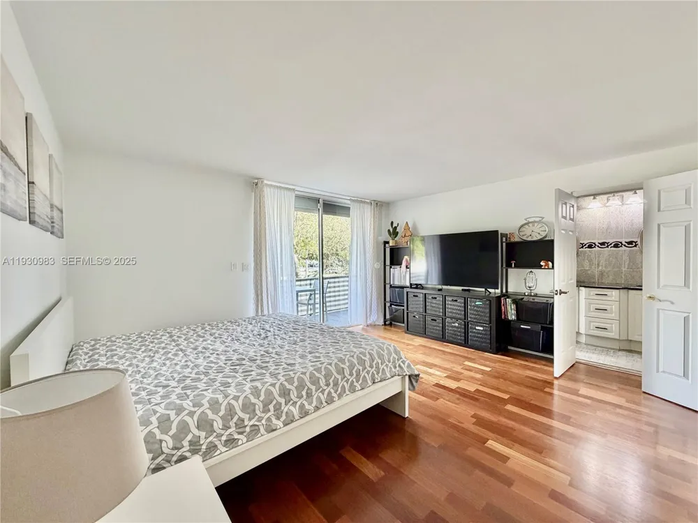 934 NE 27th Ave Hallandale Beach, FL 33009
