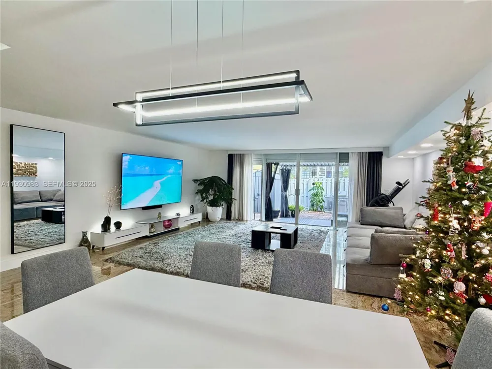 934 NE 27th Ave Hallandale Beach, FL 33009