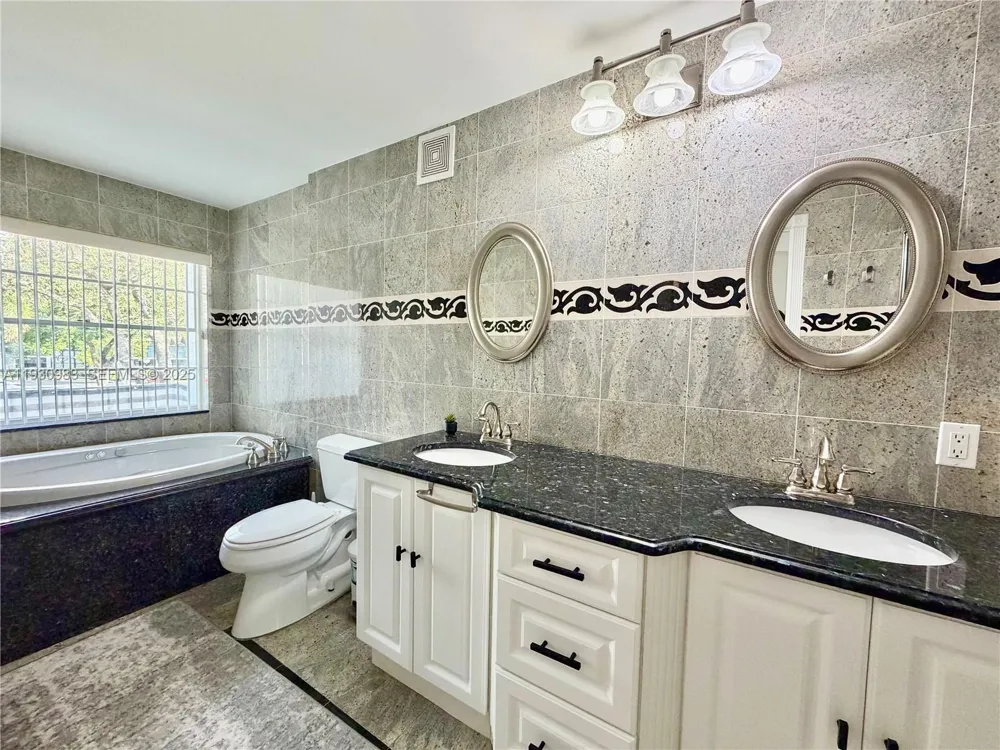 934 NE 27th Ave Hallandale Beach, FL 33009