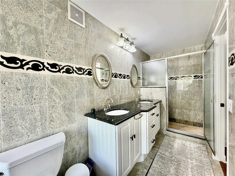 934 NE 27th Ave Hallandale Beach, FL 33009