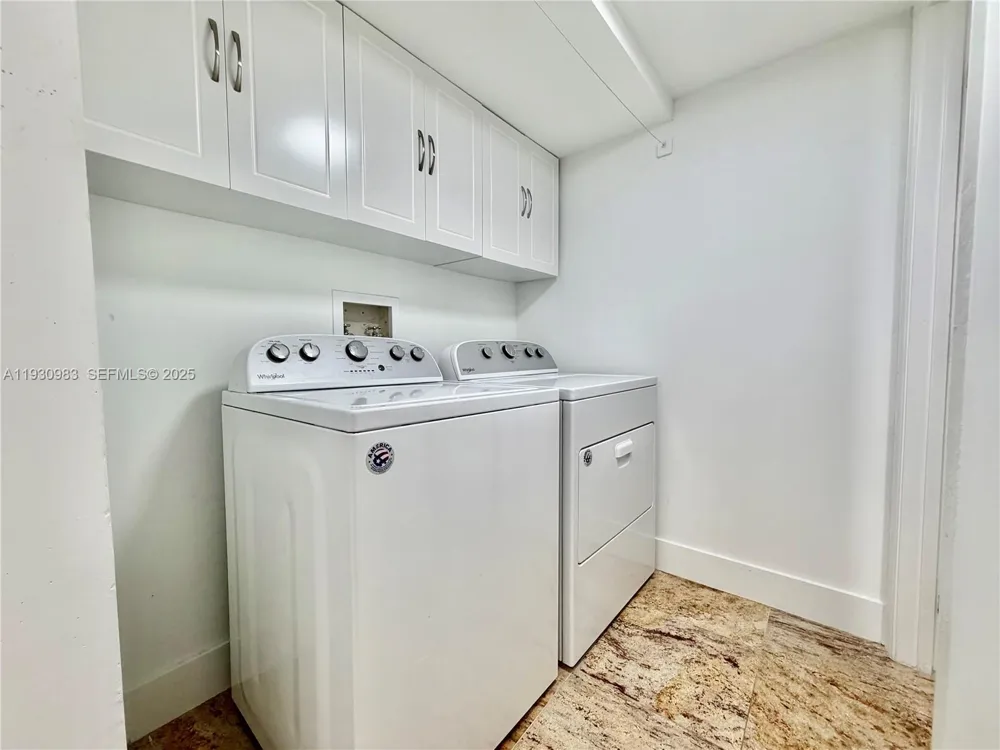 934 NE 27th Ave Hallandale Beach, FL 33009