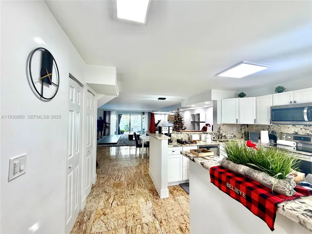 934 NE 27th Ave Hallandale Beach, FL 33009