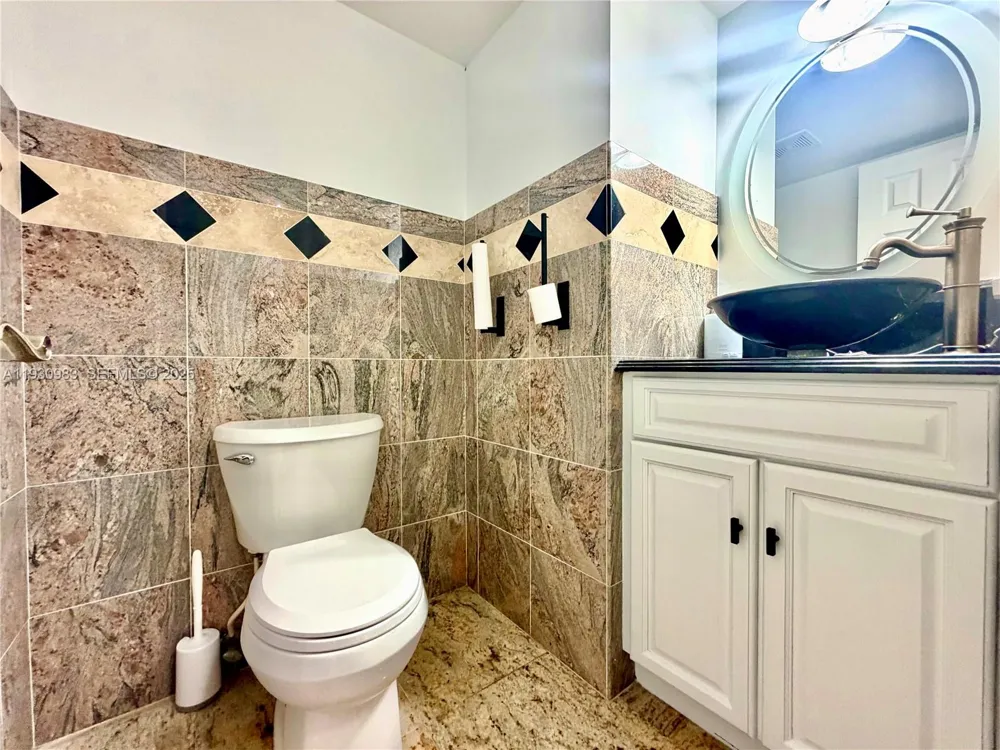 934 NE 27th Ave Hallandale Beach, FL 33009