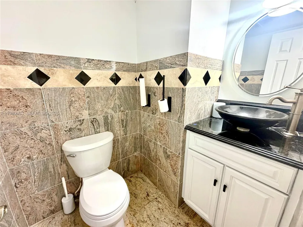 934 NE 27th Ave Hallandale Beach, FL 33009
