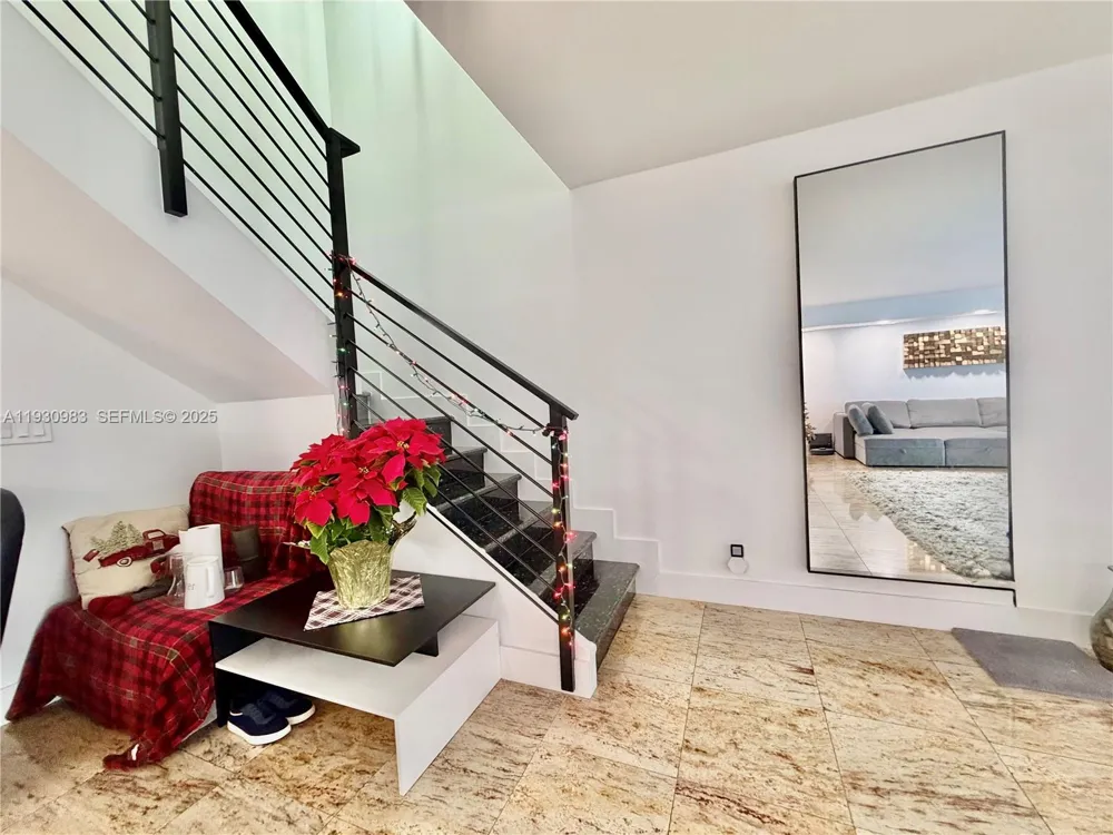 934 NE 27th Ave Hallandale Beach, FL 33009