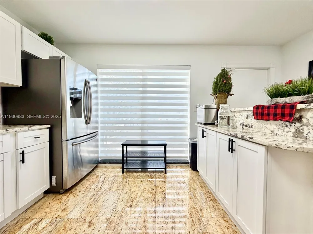 934 NE 27th Ave Hallandale Beach, FL 33009