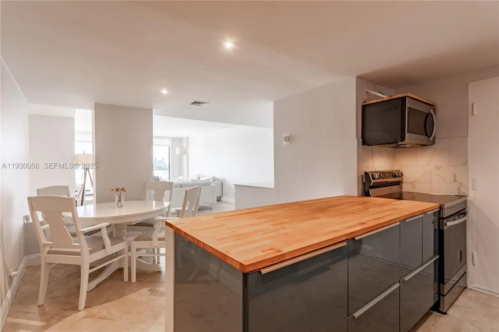 1200 West Ave #526 Miami Beach, FL 33139