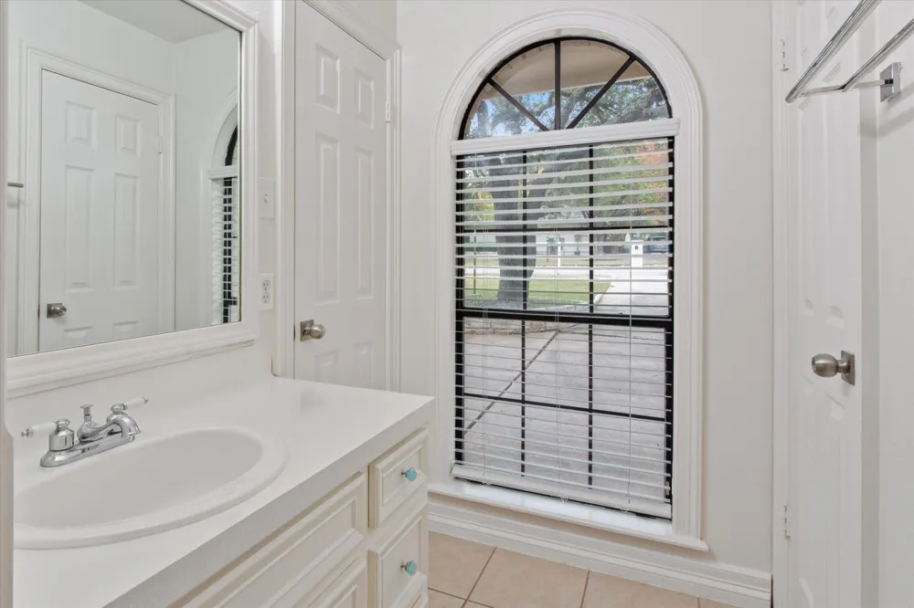 109 White Sands Drive Lakeway, TX 78734