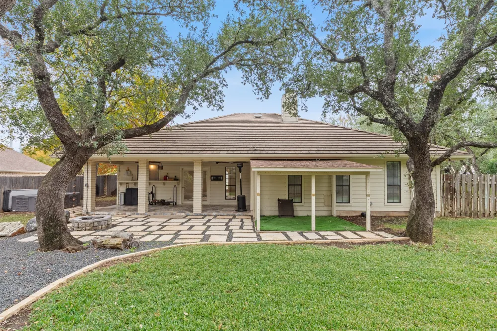 109 White Sands Drive Lakeway, TX 78734