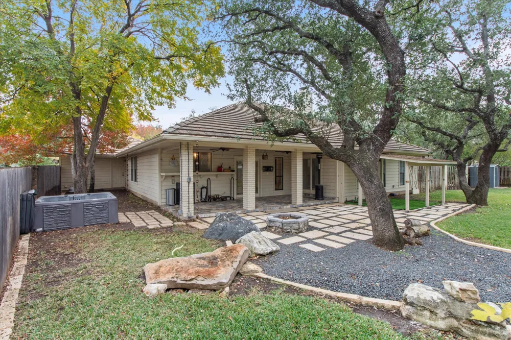 109 White Sands Drive Lakeway, TX 78734