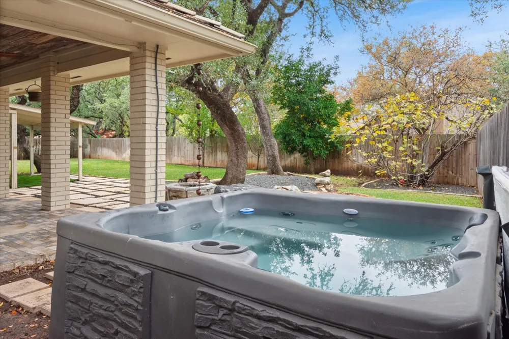 109 White Sands Drive Lakeway, TX 78734