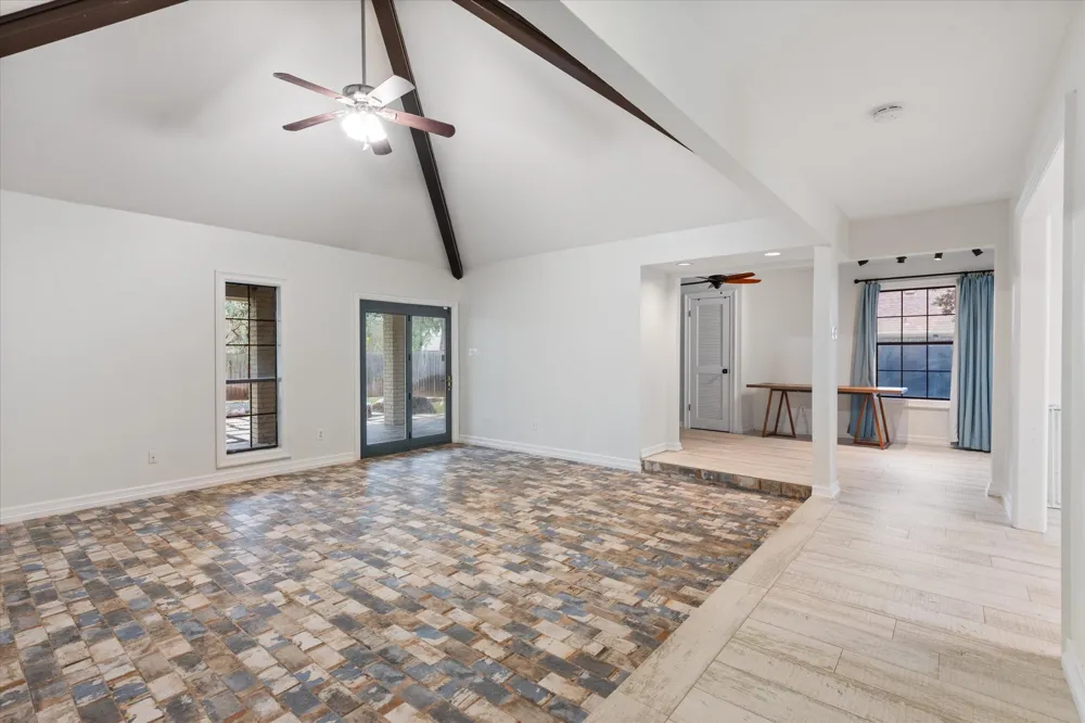 109 White Sands Drive Lakeway, TX 78734