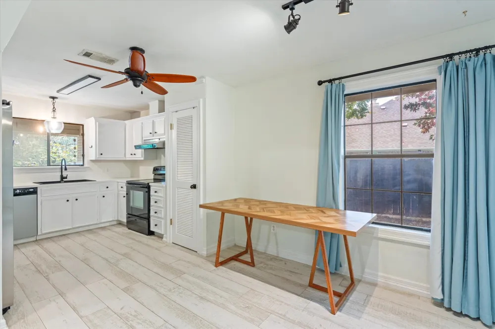 109 White Sands Drive Lakeway, TX 78734