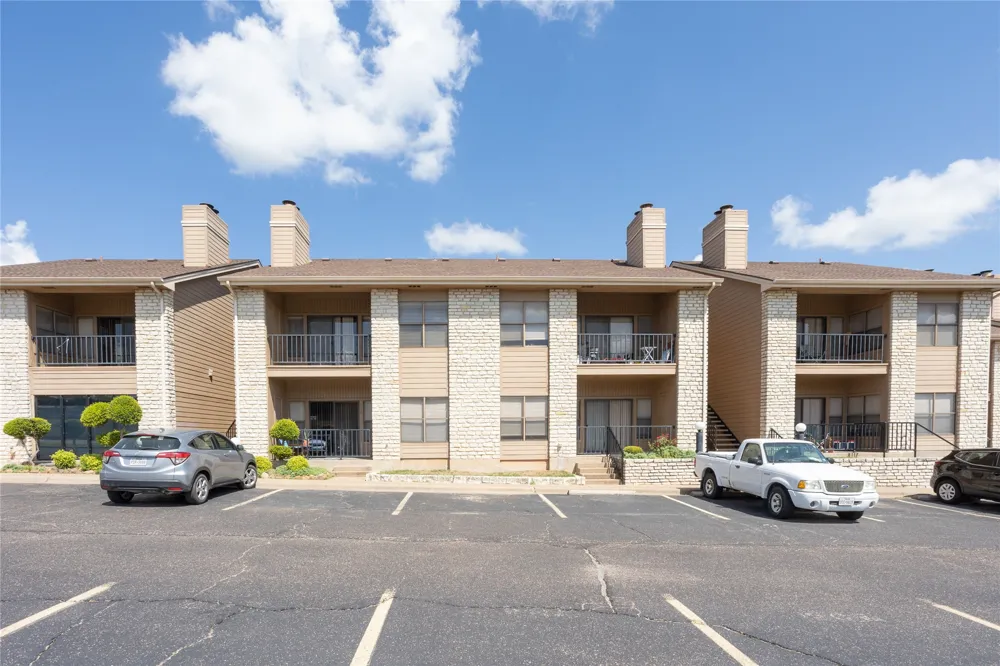 400 E Pearl Granbury, TX 76048