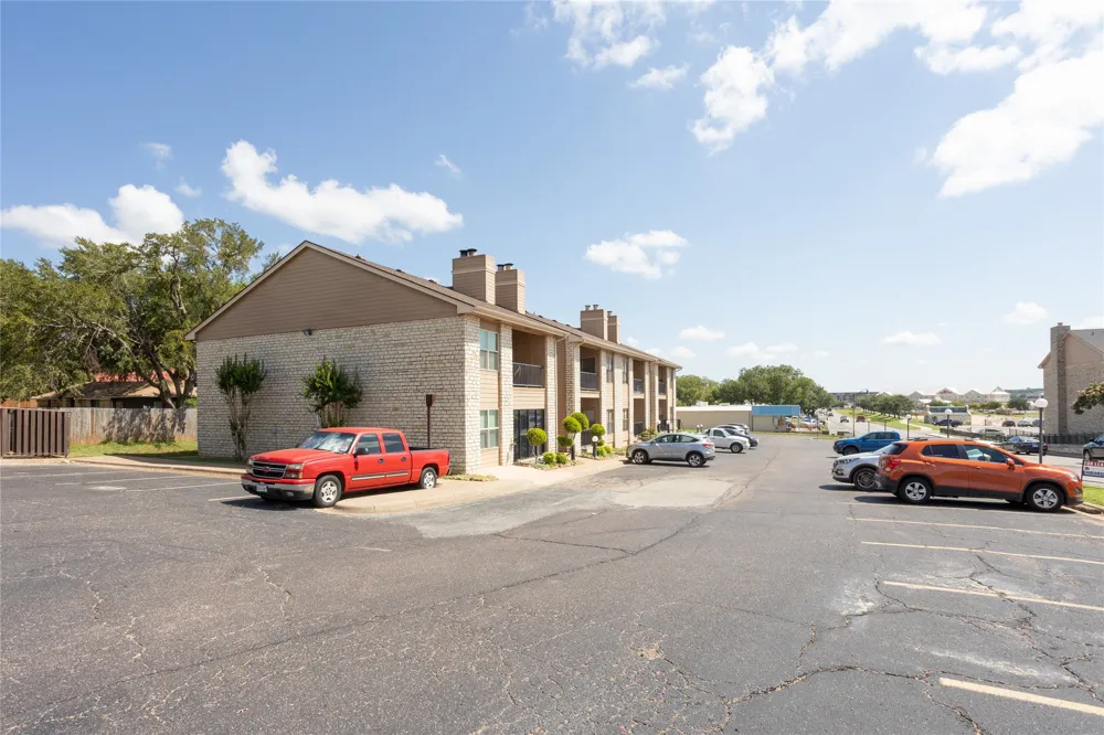 400 E Pearl Granbury, TX 76048