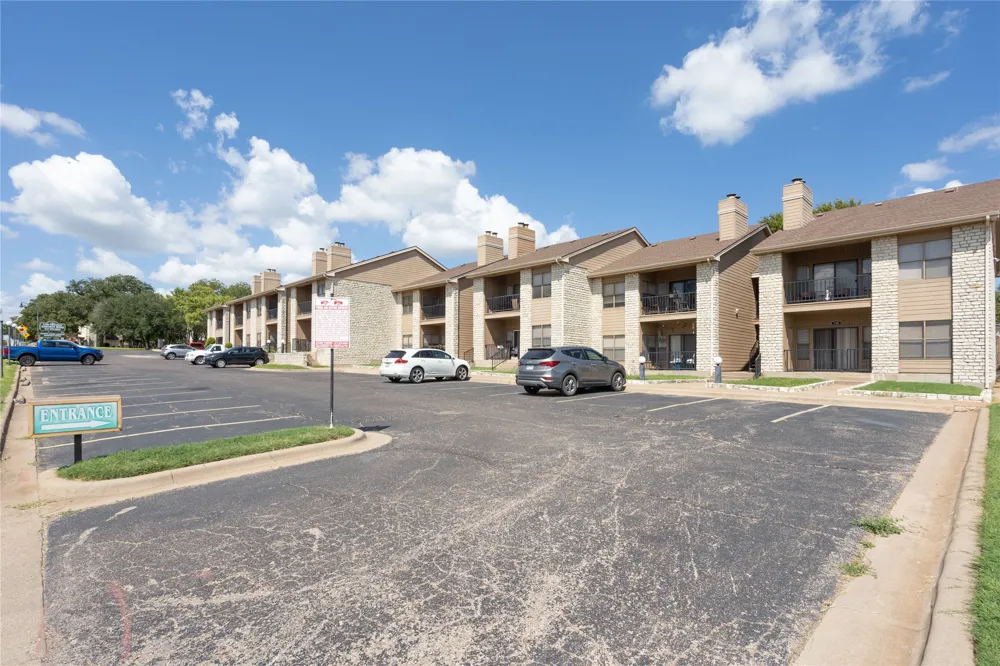 400 E Pearl Granbury, TX 76048