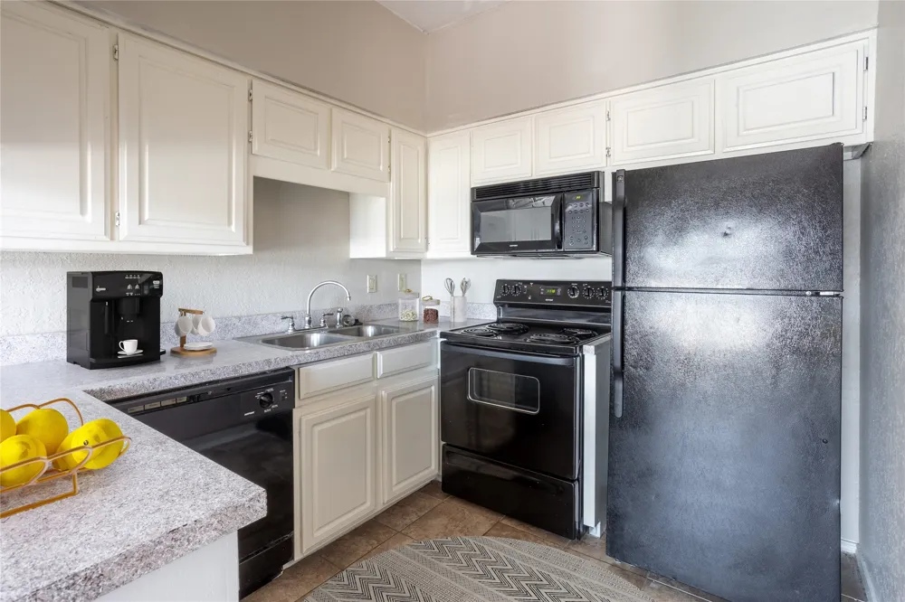 400 E Pearl Granbury, TX 76048