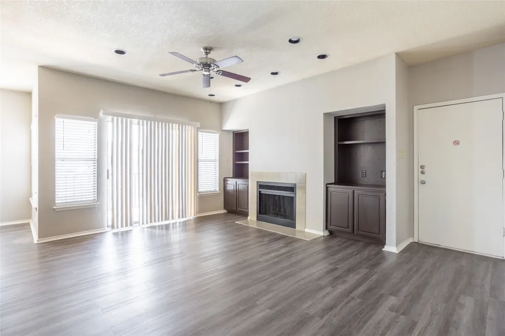 400 E Pearl Granbury, TX 76048