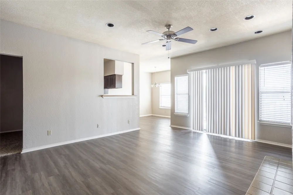 400 E Pearl Granbury, TX 76048