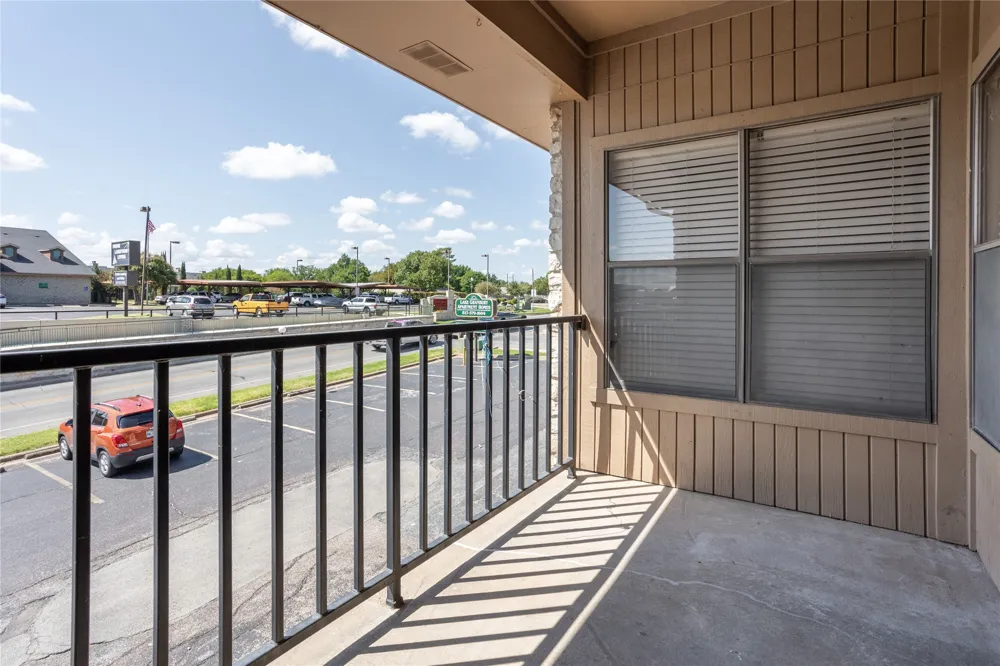400 E Pearl Granbury, TX 76048