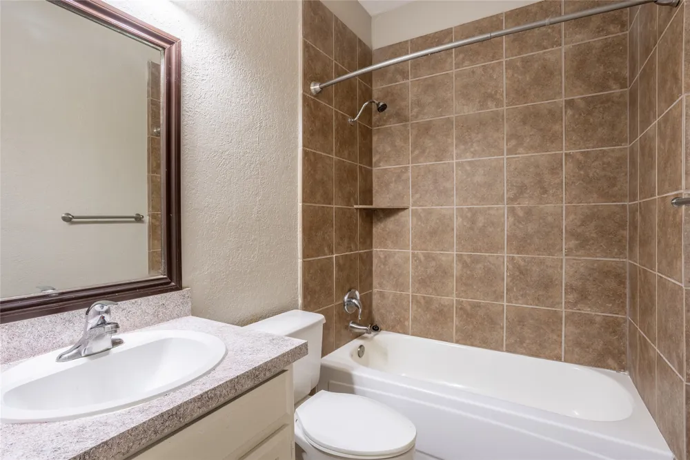 400 E Pearl Granbury, TX 76048