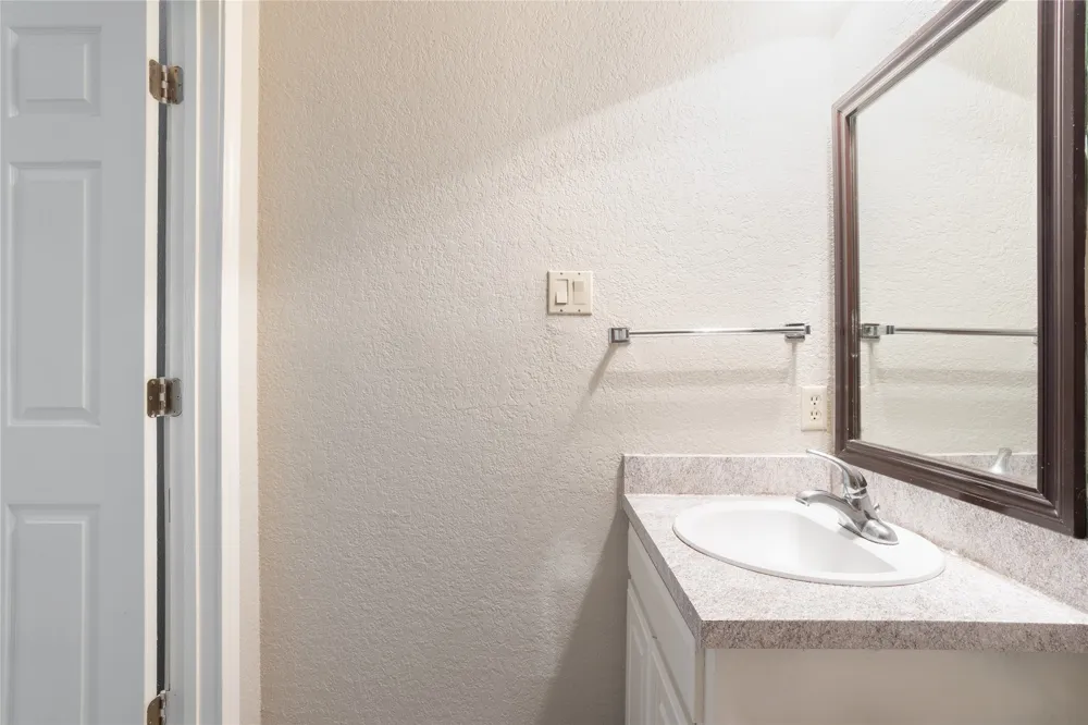 400 E Pearl Granbury, TX 76048