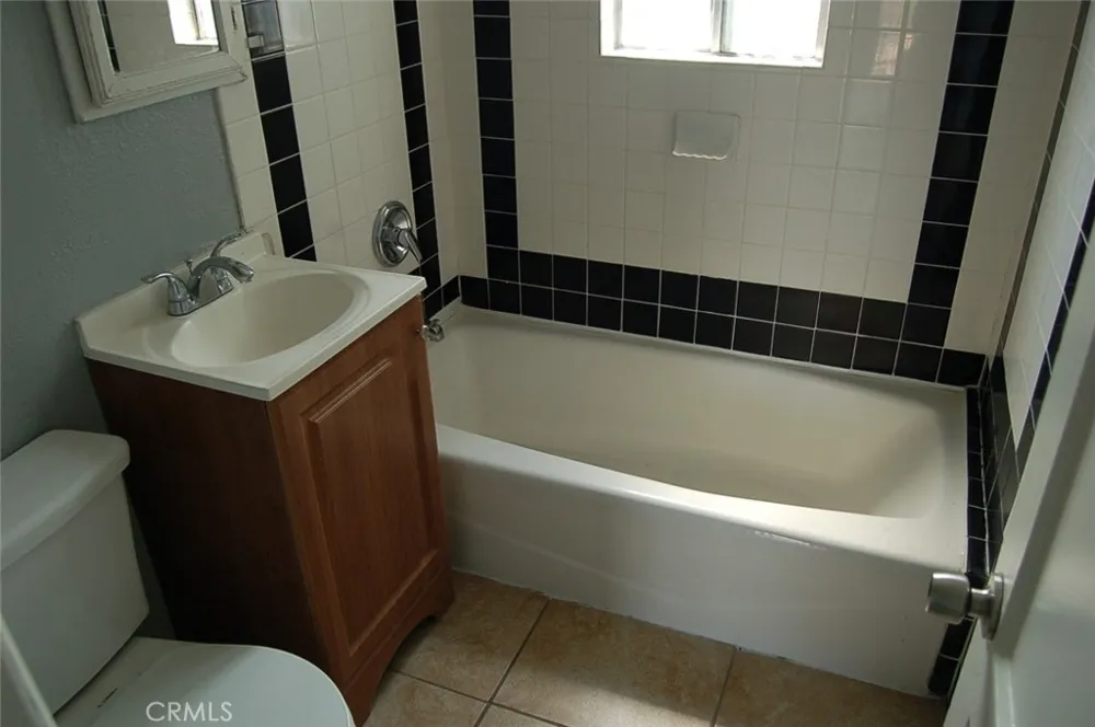 422 W Palm Street #424 1/2D Compton, CA 90220