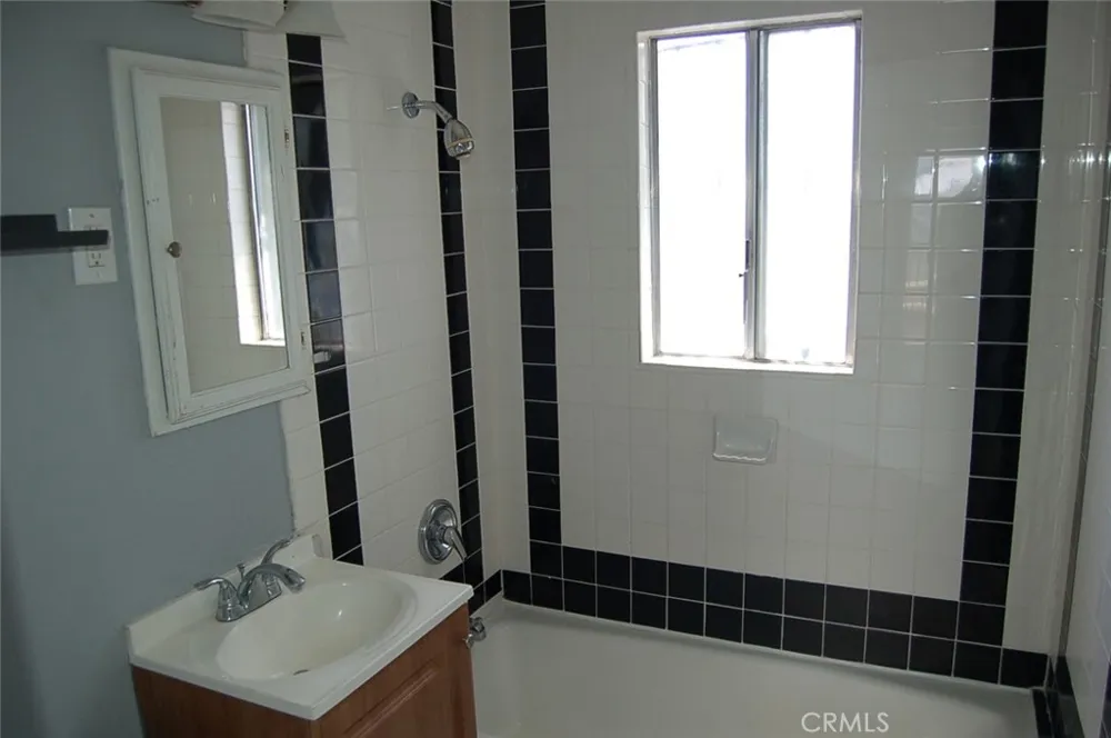 422 W Palm Street #424 1/2D Compton, CA 90220