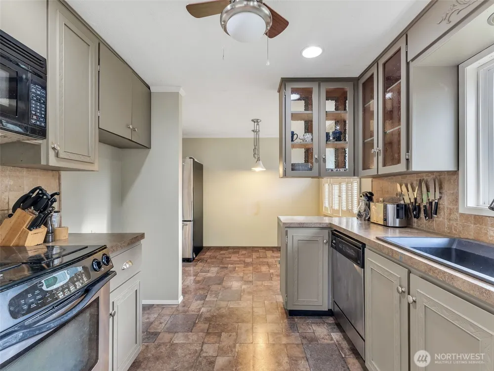 23716 J PLACE Ocean Park, WA 98640