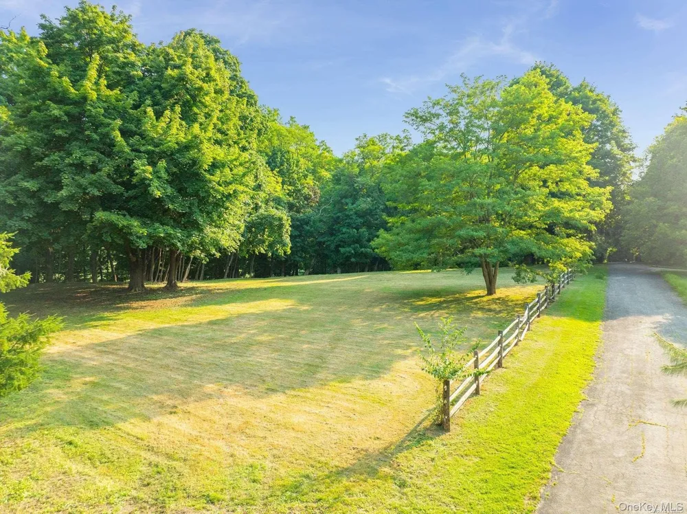31 Factory Pond Road Locust Valley, NY 11560