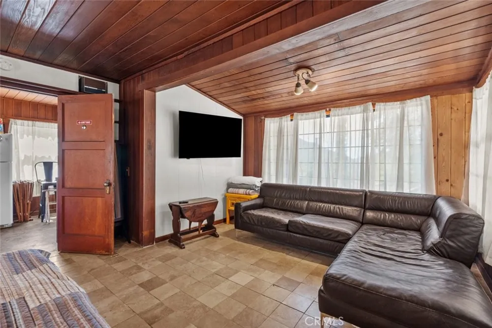 39813 Calle Carona Green Valley, CA 91390