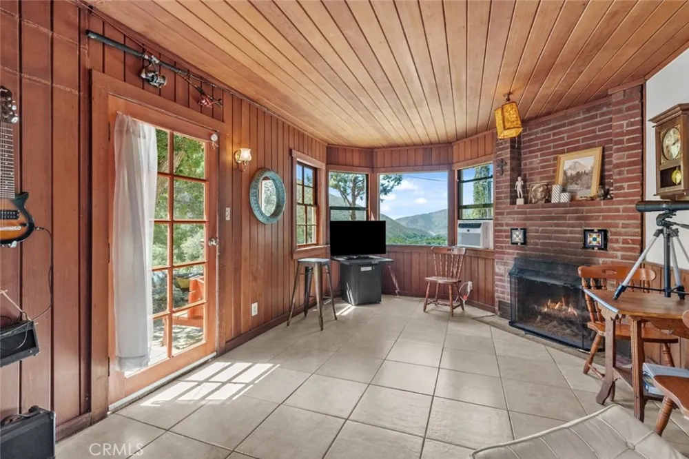 39813 Calle Carona Green Valley, CA 91390