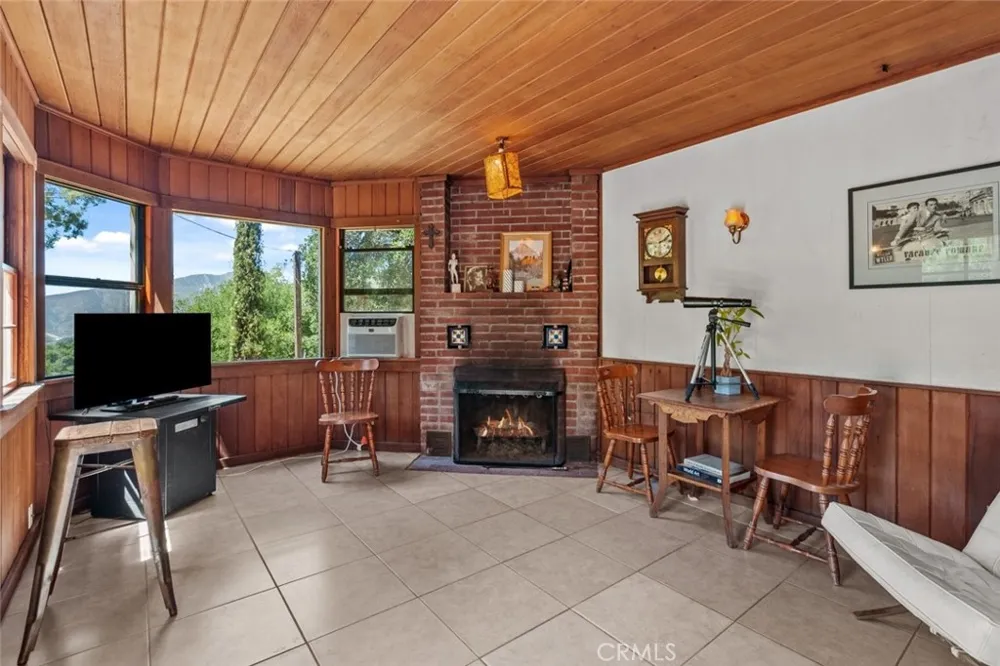 39813 Calle Carona Green Valley, CA 91390