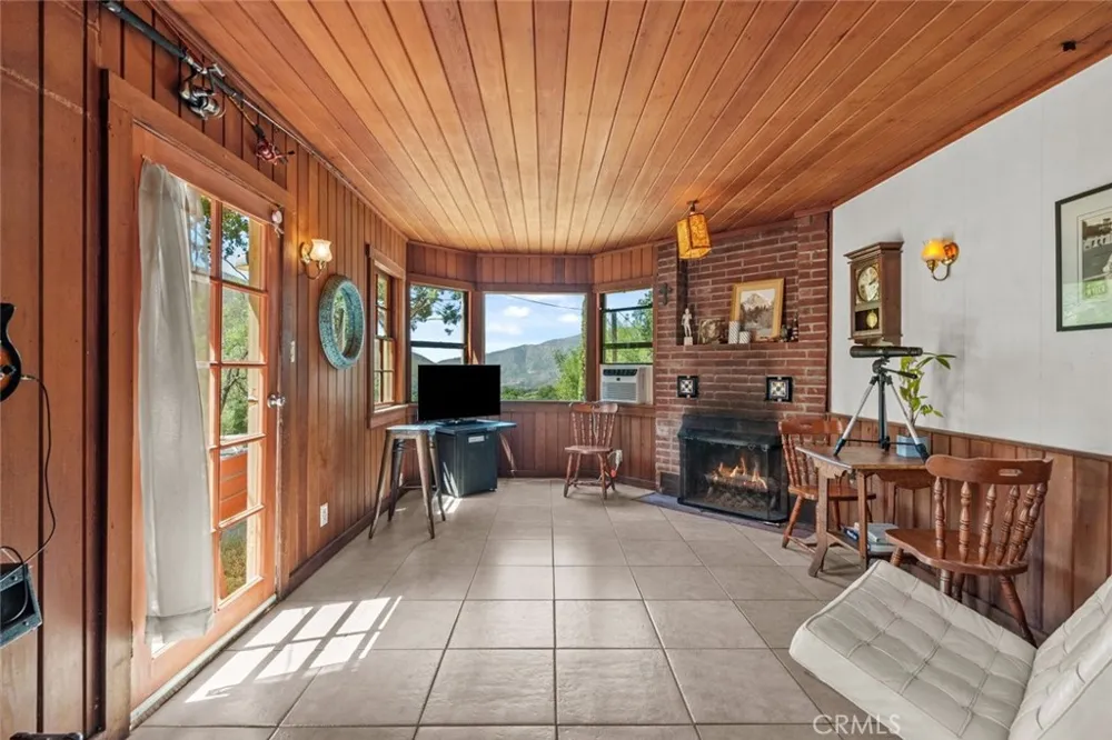39813 Calle Carona Green Valley, CA 91390
