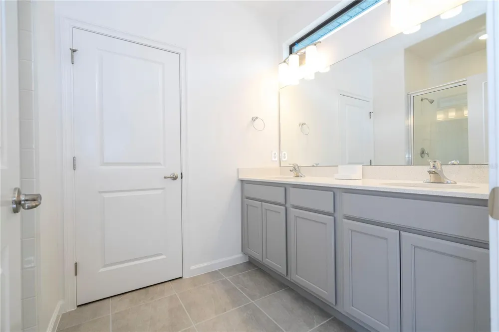 5887 HIGH SEAS DRIVE Orlando, FL 32821