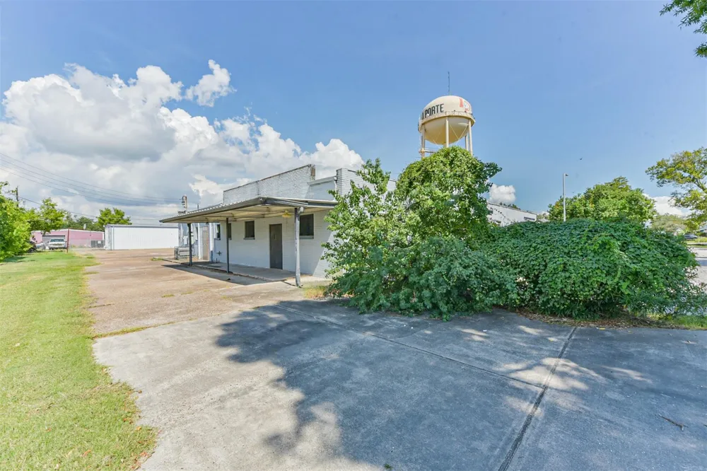 130 S 4th Street #1 La Porte, TX 77571