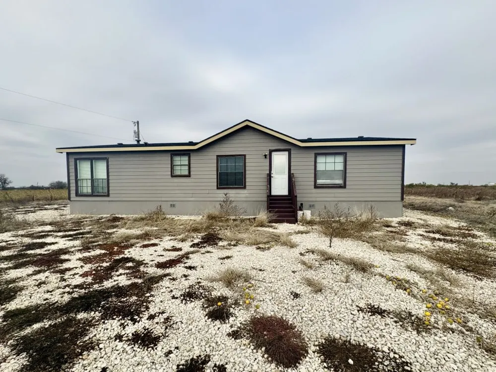 366 County Road 123 Buckholts, TX 76518