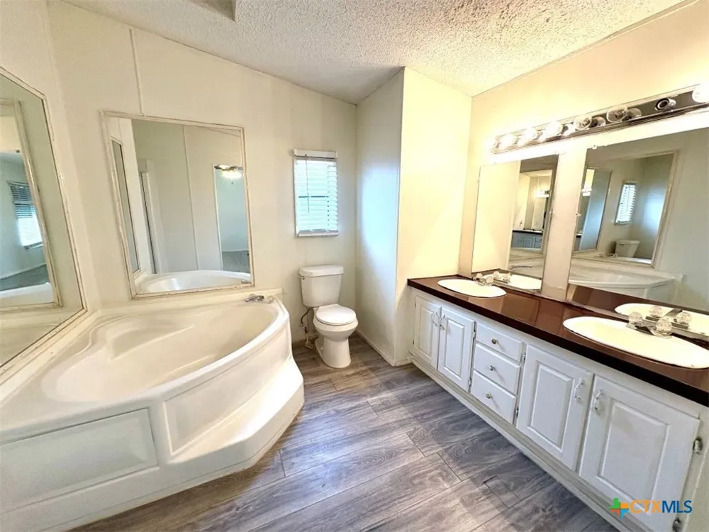 366 County Road 123 Buckholts, TX 76518