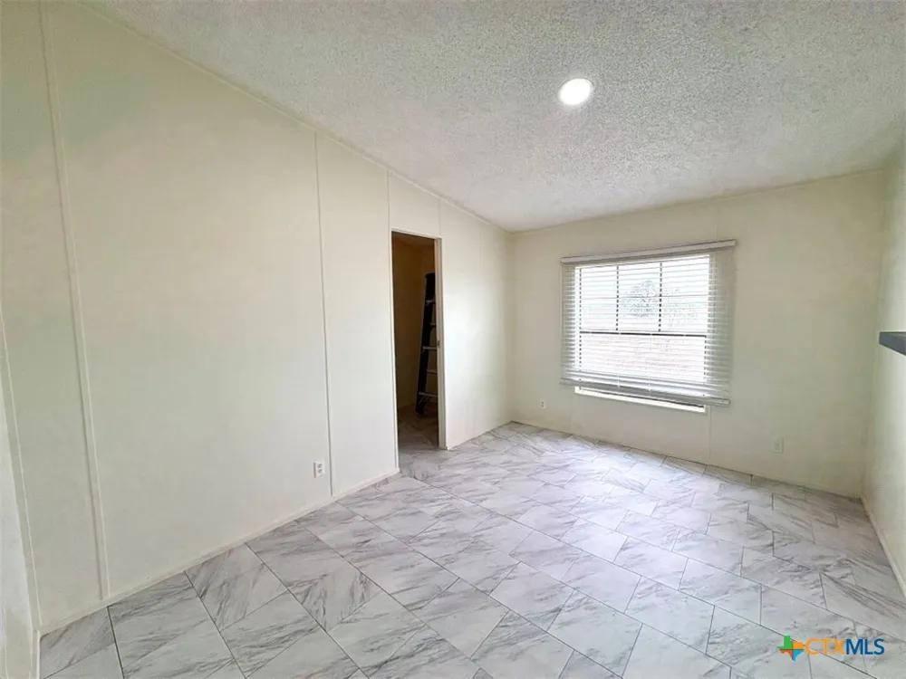 366 County Road 123 Buckholts, TX 76518