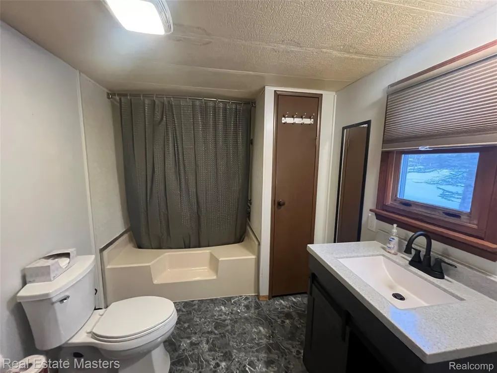 5117 Ravenswood Road Kimball Township, MI 48074