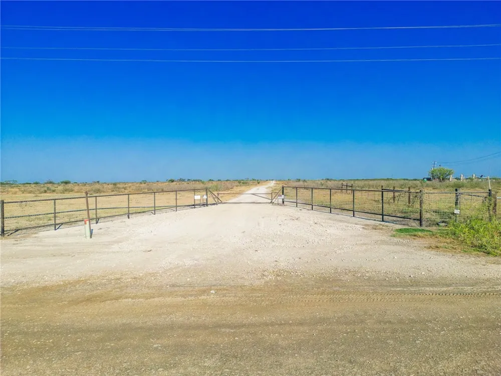 3189 County Road 407 Karnes City, TX 78113