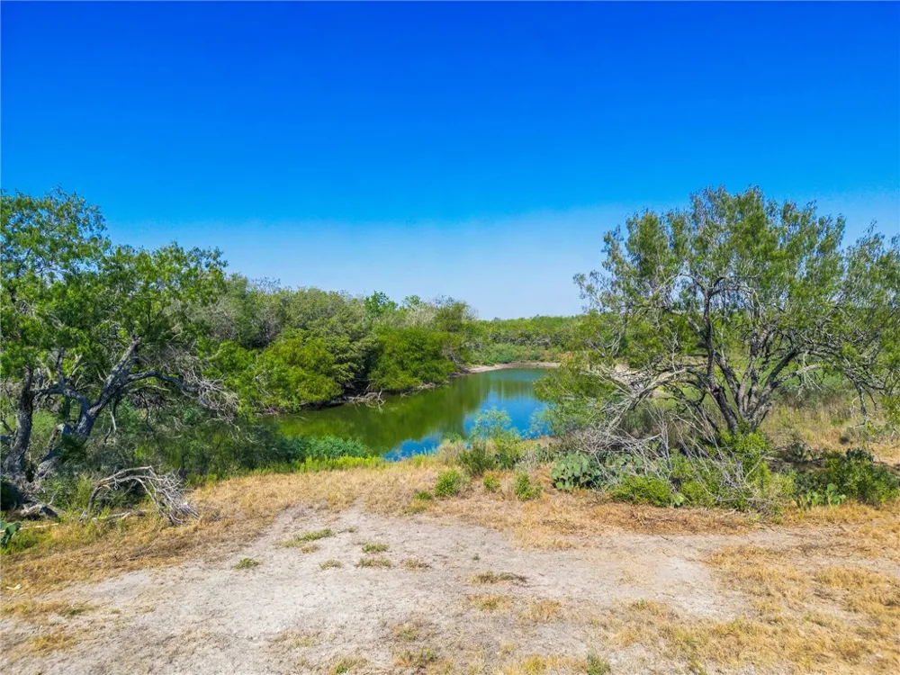 3189 County Road 407 Karnes City, TX 78113