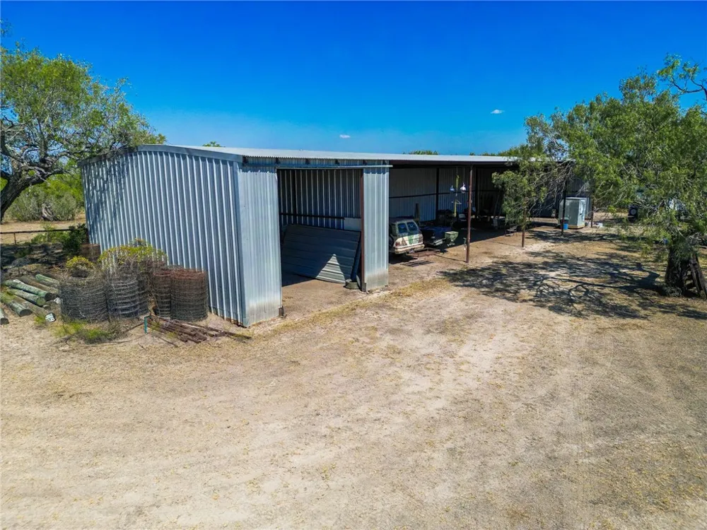 3189 County Road 407 Karnes City, TX 78113