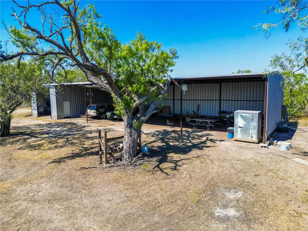 3189 County Road 407 Karnes City, TX 78113