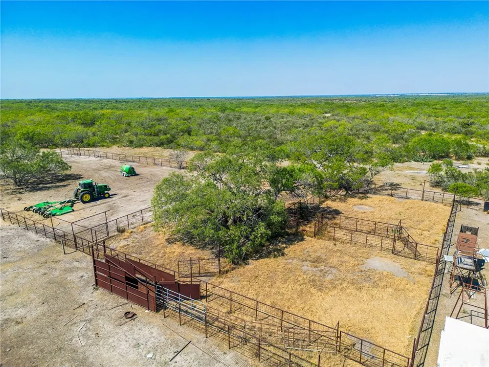 3189 County Road 407 Karnes City, TX 78113