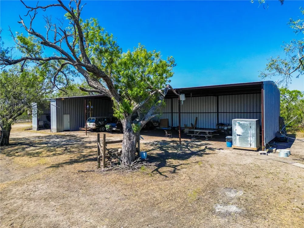 3189 County Road 407 Karnes City, TX 78113