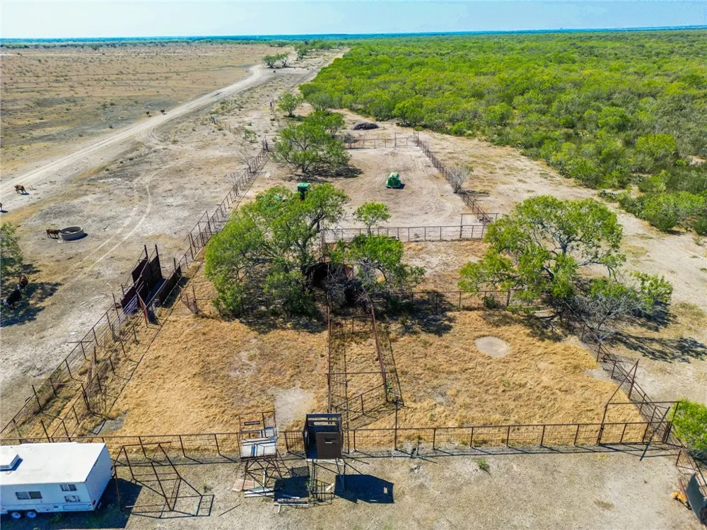 3189 County Road 407 Karnes City, TX 78113