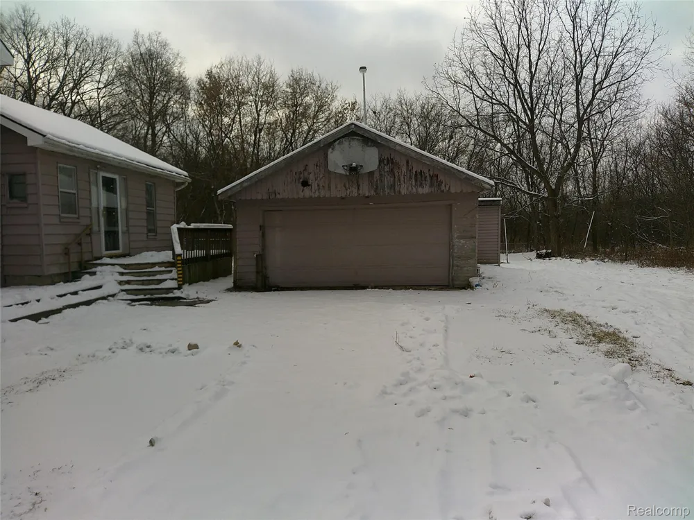 8405 Vassar Road Genesee Charter Township, MI 48458