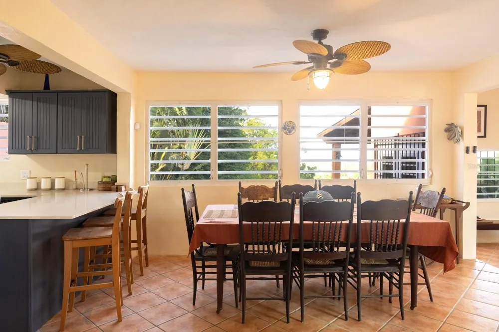 993 CALLE 16 Vieques, PR 00765