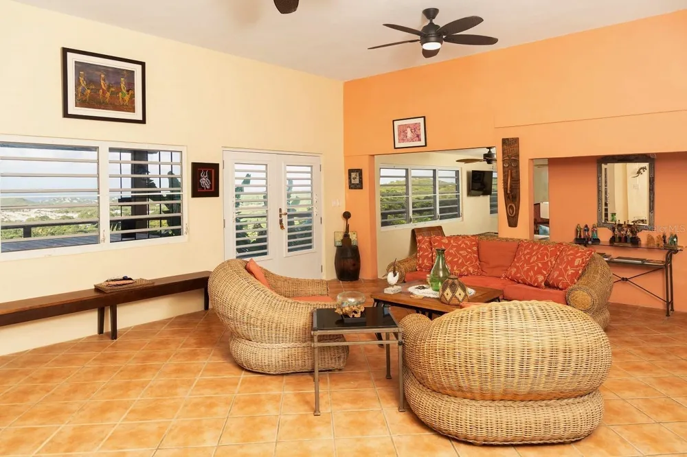 993 CALLE 16 Vieques, PR 00765